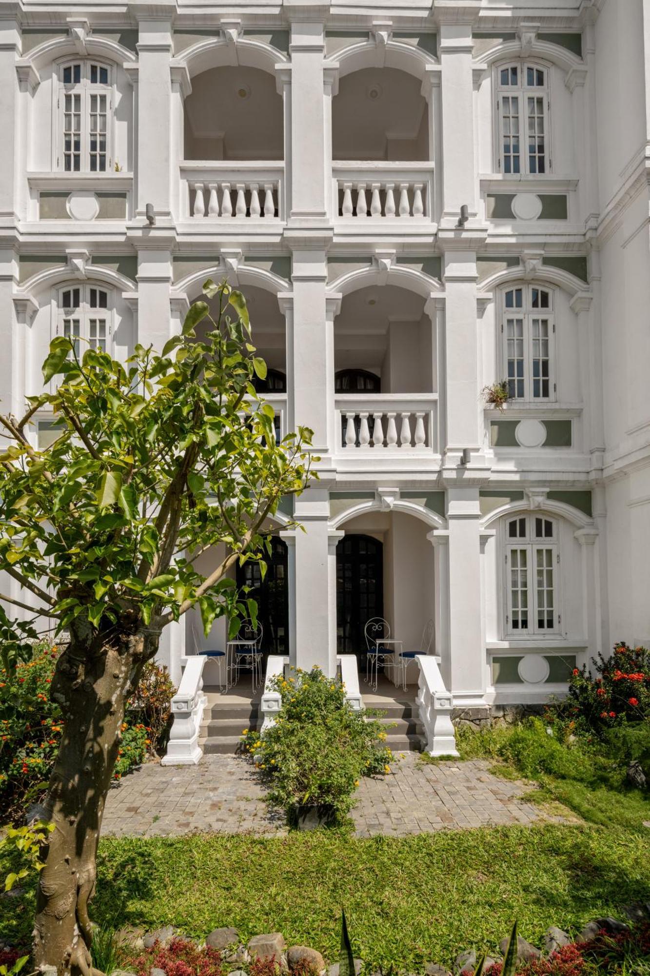 Resort Garden Palace And - A Boutique Inspired By Nature